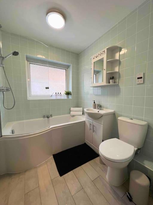 Appartement Beautiful Windsor 2 Bed, Perfect Location, 5 Mins Walk To Centre, Free Parking, Legoland, Ascot Extérieur photo