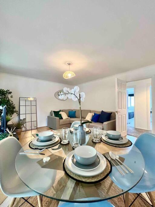 Appartement Beautiful Windsor 2 Bed, Perfect Location, 5 Mins Walk To Centre, Free Parking, Legoland, Ascot Extérieur photo